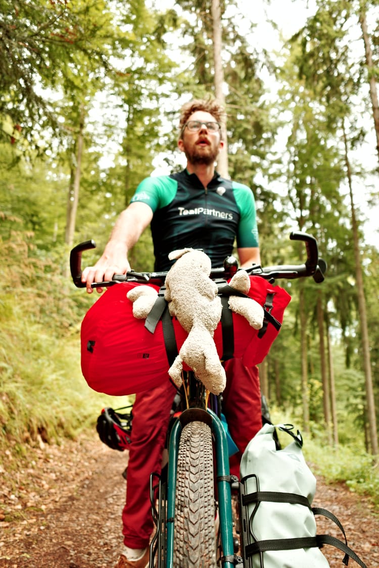 Afzien in de afdaling en wijdse wijnvelden